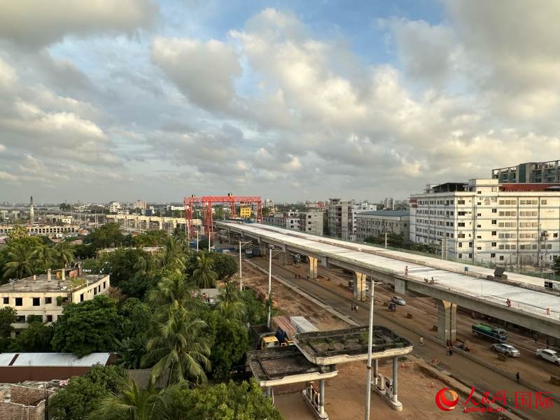 建設(shè)中的達卡—阿蘇利亞高架高速公路。人民網(wǎng)記者 孫廣勇攝