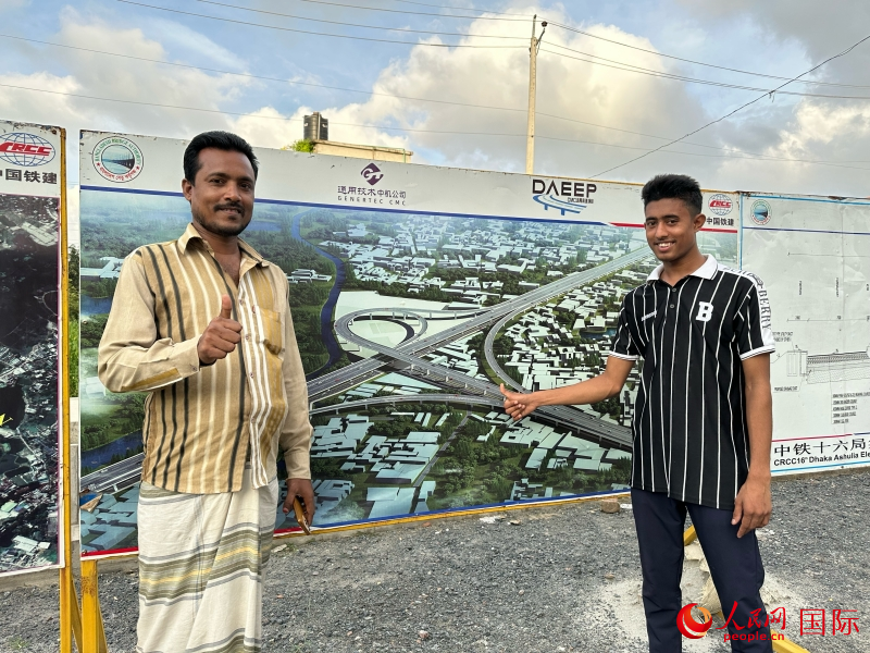 孟加拉國民眾期待公路盡快通車。人民網(wǎng)記者 孫廣勇攝