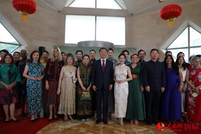 1、9月5日，“錦繡流光·藝韻江蘇”中國時尚與藝術體驗活動在中國駐美國大使館舉行。 人民網(wǎng)記者 李志偉攝