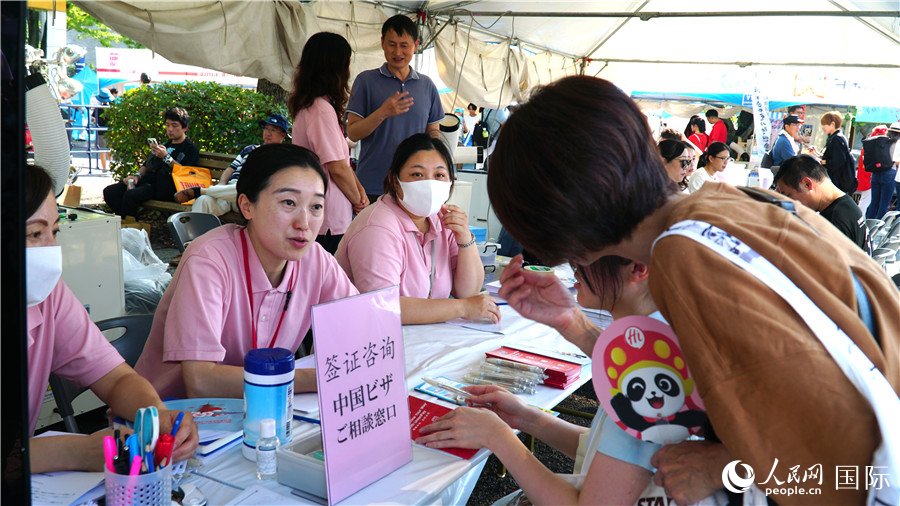 現(xiàn)場設(shè)有“一日領(lǐng)事部”。蔣曉辰攝