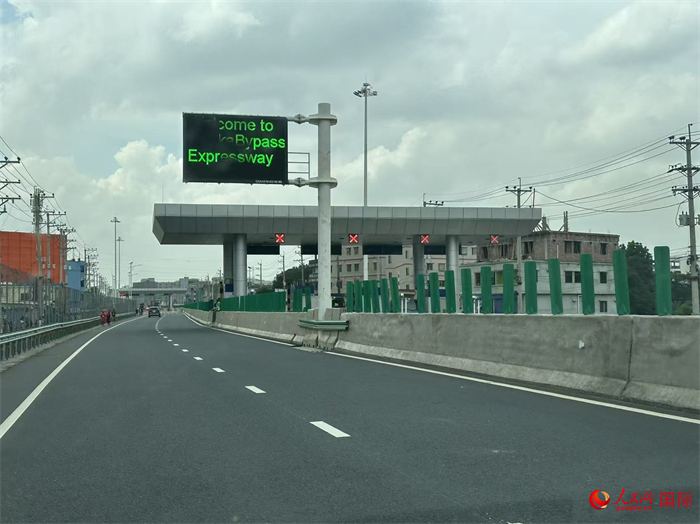 孟加拉國達卡繞城高速公路。人民網(wǎng)記者 孫廣勇攝