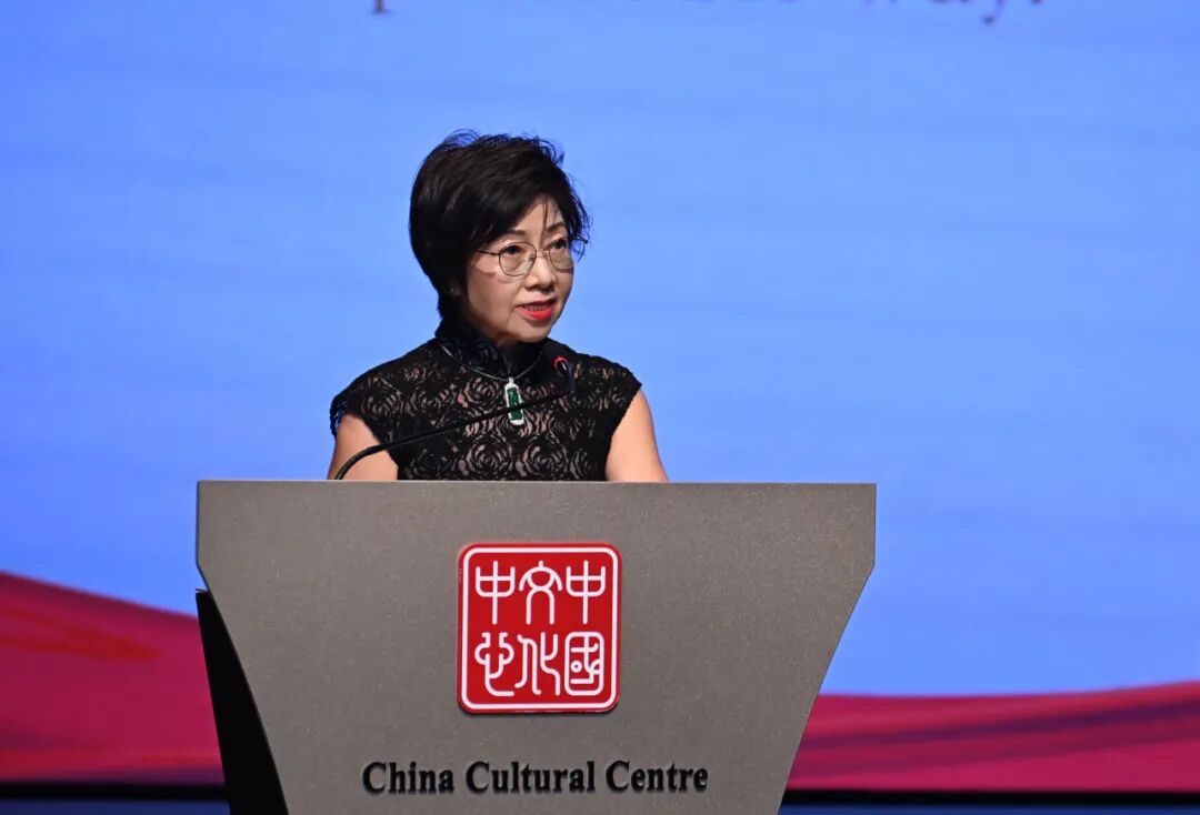 中國(guó)文化中心創(chuàng)會(huì)理事、南洋藝術(shù)學(xué)院董事會(huì)主席劉心玲在活動(dòng)現(xiàn)場(chǎng)致辭。新加坡中國(guó)文化中心供圖