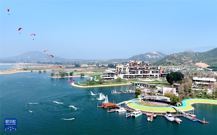 9月14日拍攝的石家莊市元氏縣蟠龍湖景區(qū)一角（無人機(jī)照片）。新華社記者 王曉 攝