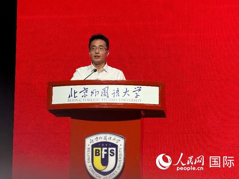 北京外國語大學(xué)黨委副書記蘇大鵬出席活動并致歡迎辭。人民網(wǎng)記者 楊倩攝