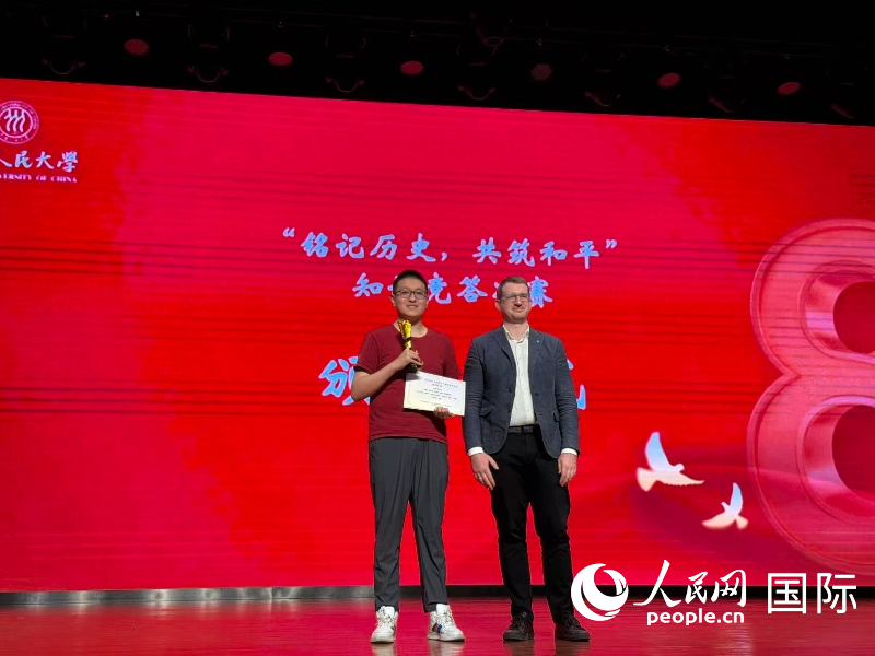中國人民大學代表隊獲得本次比賽第一名。人民網(wǎng)記者 楊倩攝