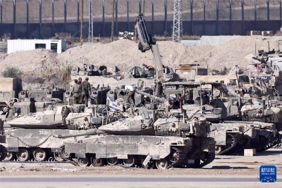 這是9月16日拍攝的位于加沙邊境以色列一側(cè)的以軍部隊(duì)。新華社發(fā)（賈馬爾·阿瓦德攝）