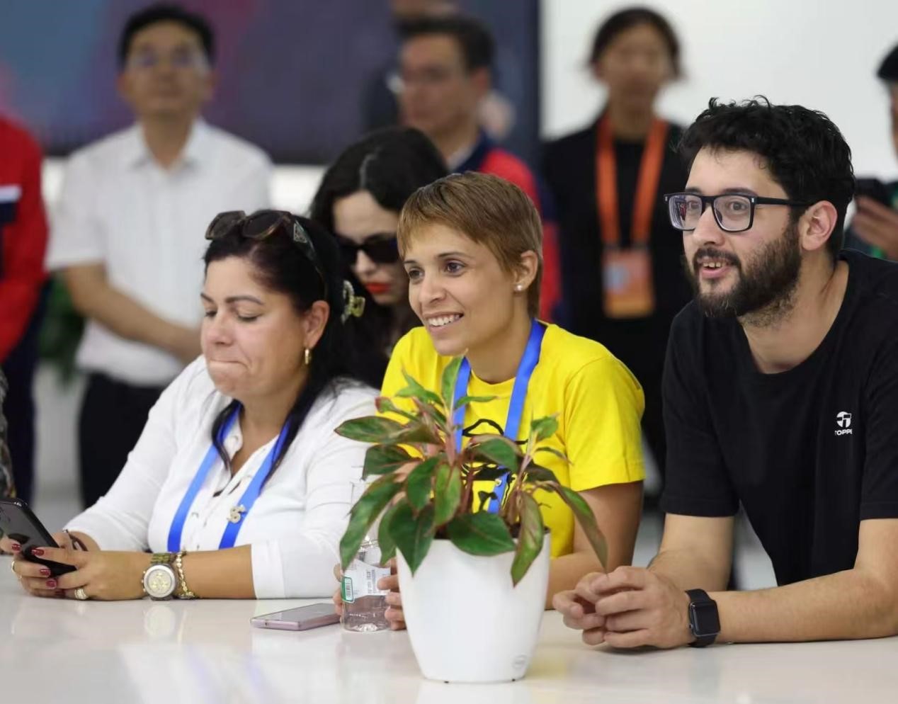 2025“一帶一路”媒體合作論壇中外媒體聯(lián)合采訪團在云天化天安化工采訪調(diào)研。人民網(wǎng)記者  張武軍攝