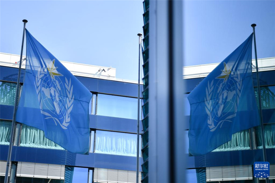 這是9月17日在瑞士日內(nèi)瓦世界氣象組織總部拍攝的世界氣象組織旗幟。新華社記者 連漪 攝