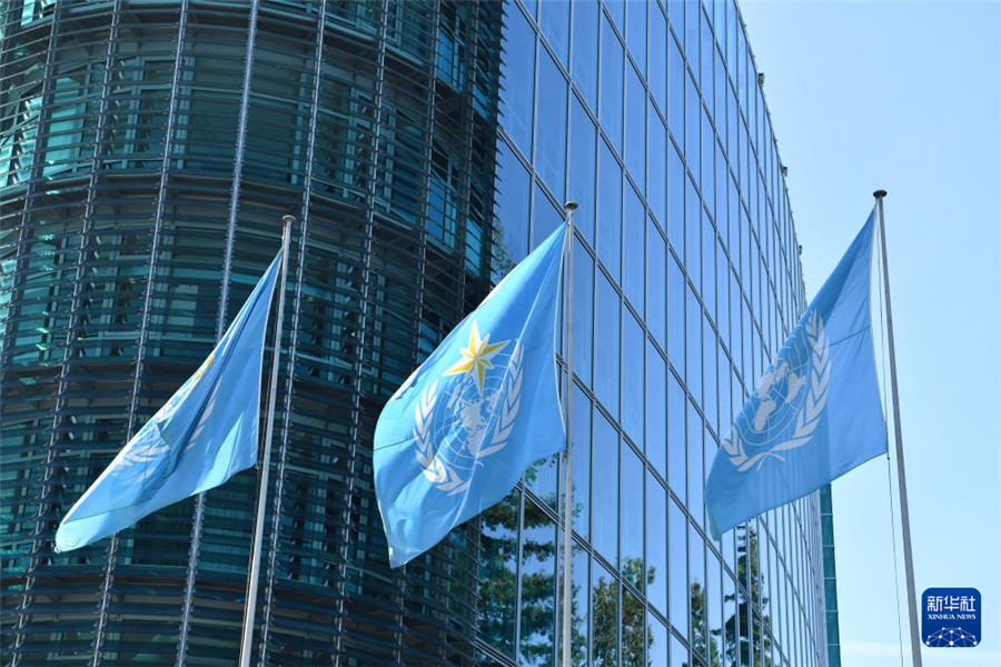 這是9月17日在瑞士日內(nèi)瓦世界氣象組織總部拍攝的世界氣象組織旗幟。新華社記者 連漪 攝