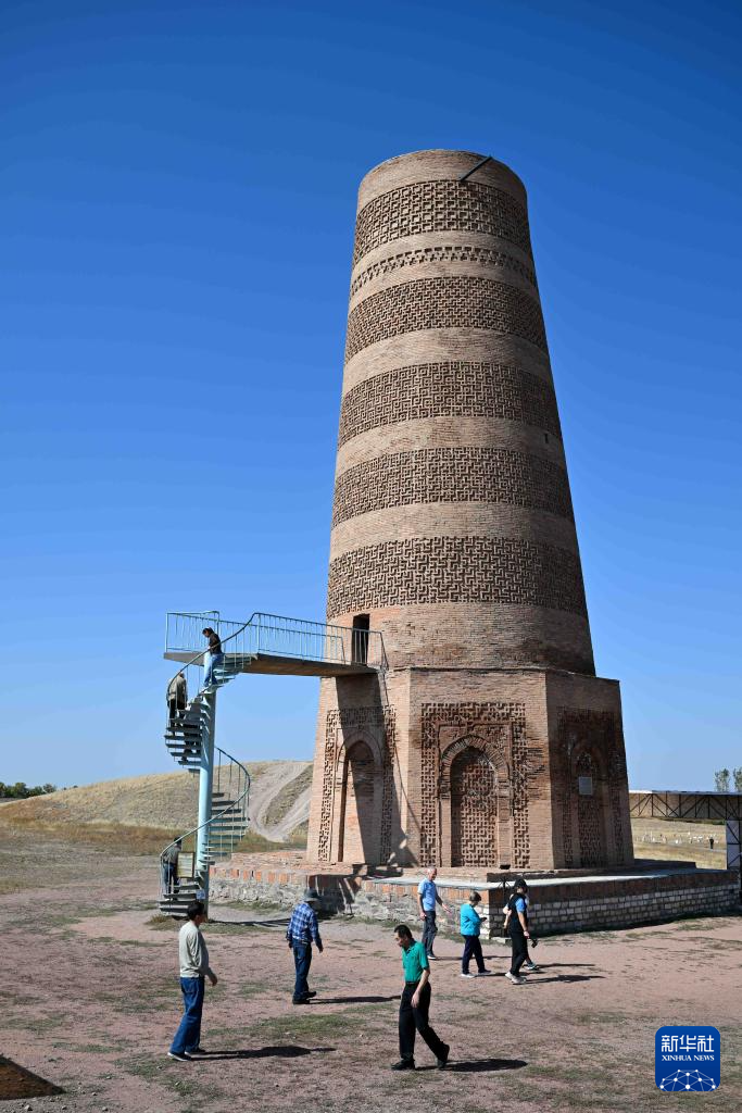 9月20日，游客在吉爾吉斯斯坦楚河州的布拉納塔參觀。新華社記者 李任滋 攝