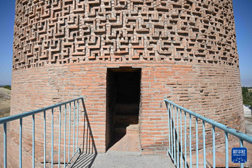 這是9月20日在吉爾吉斯斯坦楚河州拍攝的布拉納塔游覽入口。新華社記者 李任滋 攝