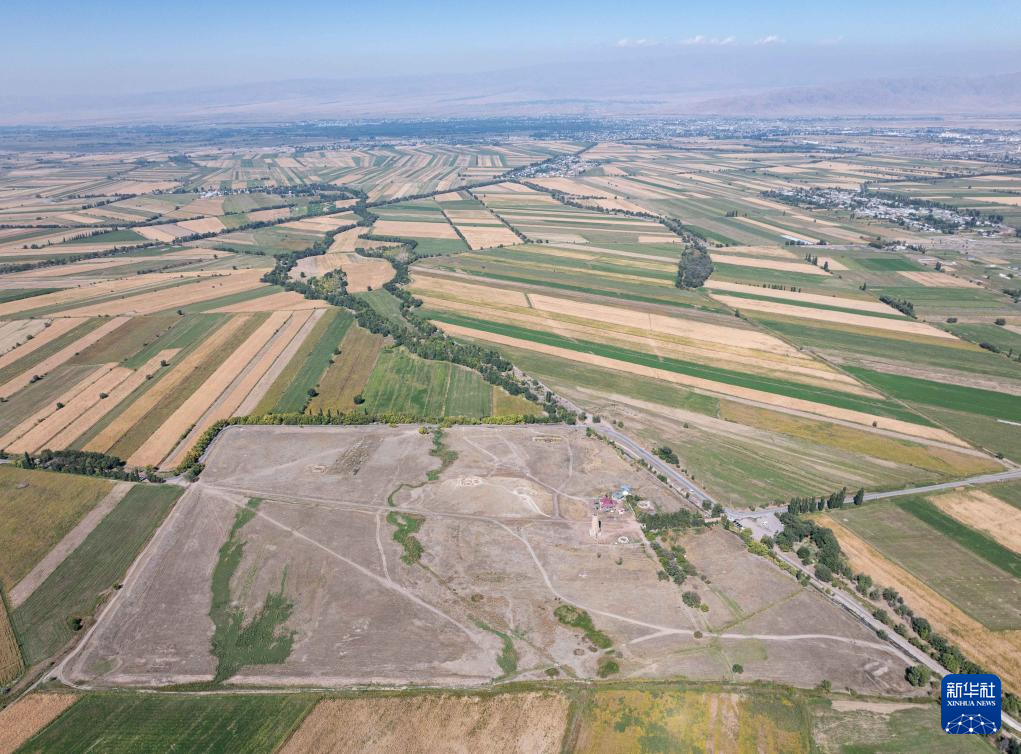 這是9月20日在吉爾吉斯斯坦楚河州拍攝的巴拉沙袞城遺址（無人機(jī)照片）。新華社記者 李任滋 攝