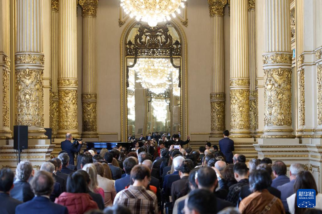 9月22日，中國民樂專場演出在阿根廷首都布宜諾斯艾利斯的科隆劇院舉行。新華社記者孟鼎博攝