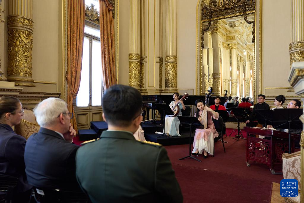 9月22日，中國民樂專場演出在阿根廷首都布宜諾斯艾利斯的科隆劇院舉行。新華社記者孟鼎博攝