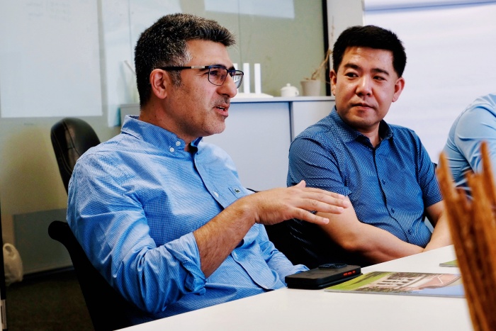 中興通訊奧地利分公司外籍員工與支隊(duì)成員交流。蔣沛祺攝