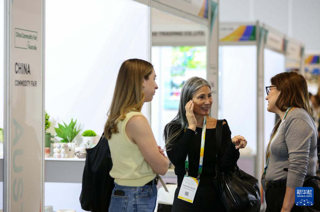 9月25日，在澳大利亞悉尼，人們在第二屆中國消費品（澳大利亞）品牌展上交流。新華社記者 馬平 攝