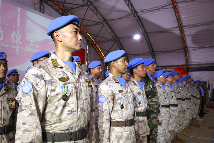 中國維和官兵被授予聯(lián)合國“和平勛章”。秦英章 攝