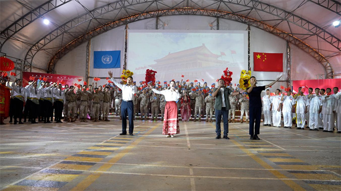 中國維和官兵合唱歌曲《我和我的祖國》。韓瑞田 攝
