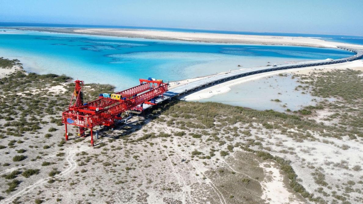 樁梁一體機(jī)在施工中。中國(guó)港灣供圖