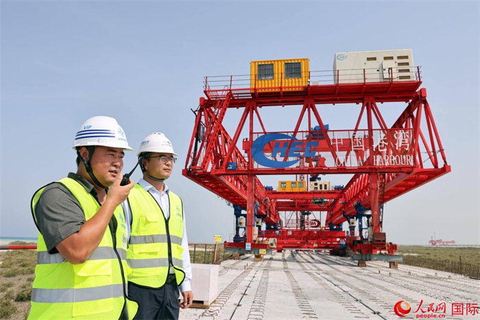 施工現(xiàn)場(chǎng)。人民網(wǎng)記者 管克江攝