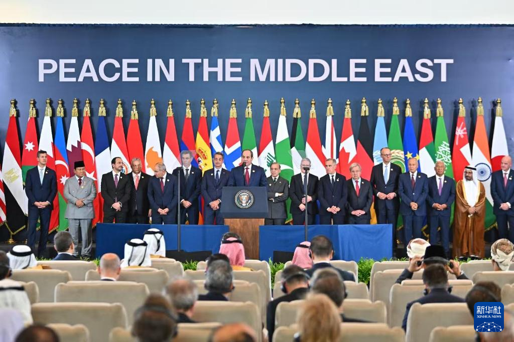 10月13日，在埃及沙姆沙伊赫，埃及總統(tǒng)塞西在峰會上致辭。新華社發(fā)（埃及總統(tǒng)府供圖）