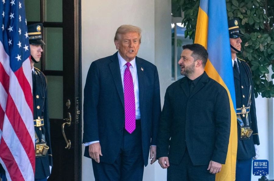 10月17日，在美國首都華盛頓白宮，美國總統(tǒng)特朗普（左二）歡迎烏克蘭總統(tǒng)澤連斯基（左三）。新華社記者胡友松攝