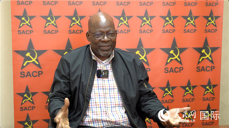 南非共產(chǎn)黨總書(shū)記索利?馬派拉接受人民網(wǎng)記者采訪。人民網(wǎng) 劉暢攝