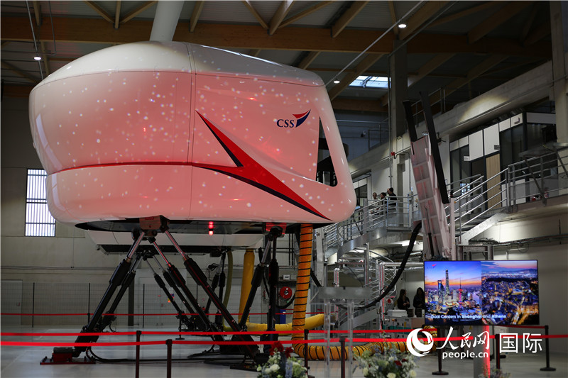 當(dāng)天交付的華模科技空中客車A320 D級(jí)全動(dòng)飛行模擬機(jī) （于超凡 攝）