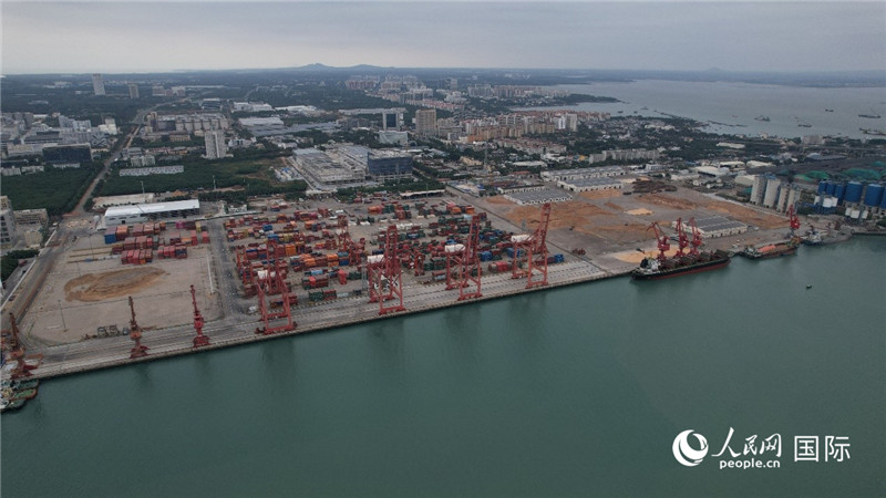 海南省儋州市洋浦國際集裝箱碼頭俯瞰圖。人民網(wǎng)記者孟凡盛攝