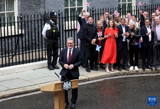 75˹ĬӢ(gu)ƌ10̖(ho)ฮǰ(zhn)l(f)vԒ Aӛ f z