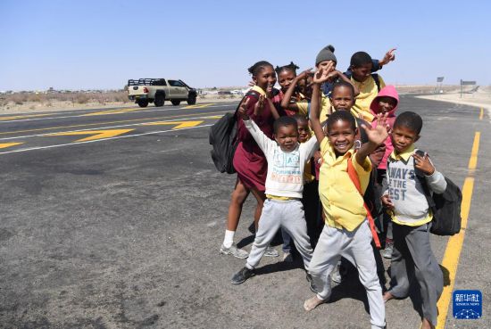 93գڼ{ױȁϲ(zhn)˹ӂޏ(f)B1ٹ··ϺӰAӛ \ z