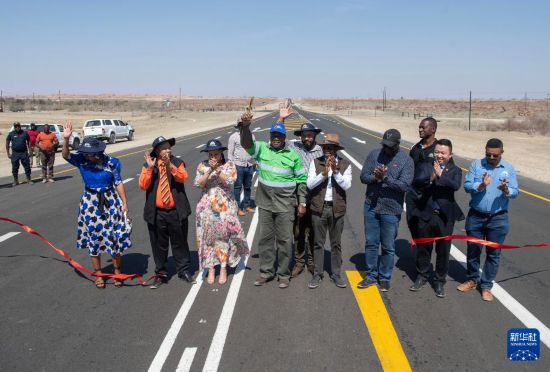 93ڼ{ױȁϲ(zhn)˹{ױȁ湤c\(yn)ݔL(zhng)Рߣǰģceͨ܇(ch)xʽϼAӛ \(chng) z