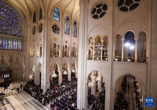 這是12月8日拍攝的巴黎圣母院重新開放儀式現(xiàn)場。新華社記者 高靜 攝