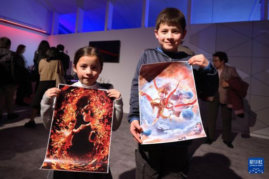 3月26日，在比利時布魯塞爾，小朋友在《哪吒之魔童鬧?！肥子郴顒由鲜殖趾蠛嫌啊Ｐ氯A社記者 趙丁喆 攝