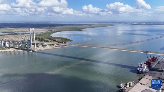 　　這是5月24日拍攝的莫桑比克馬普托大橋（無人機照片）。新華社記者 劉杰 攝