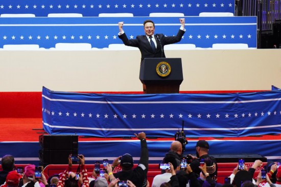 這是1月20日埃隆·馬斯克在美國首都華盛頓第一資本體育館講話的資料照片。新華社記者吳曉凌攝