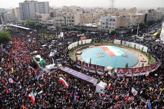 6月28日，伊朗在首都德黑蘭為犧牲的軍事指揮官和科學(xué)家舉行國葬。新華社發(fā)