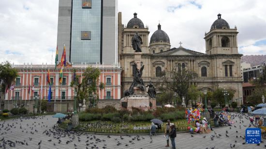 　　這是6月19日拍攝的玻利維亞拉巴斯穆里略廣場。新華社記者 王植櫻 攝