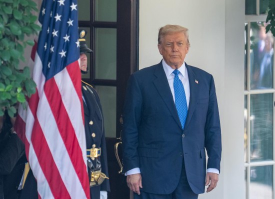 這是8月8日美國(guó)總統(tǒng)特朗普在首都華盛頓白宮的照片。新華社記者胡友松攝