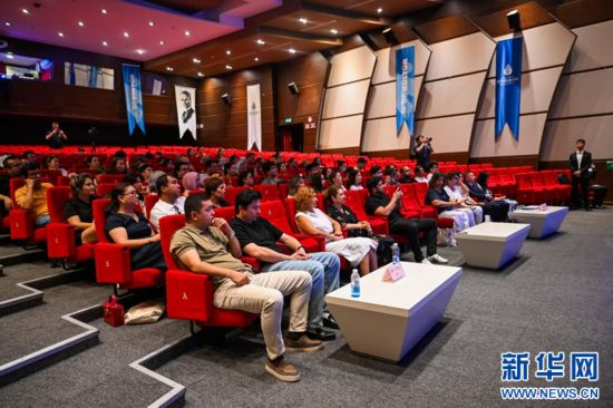 圖為“領(lǐng)事零距離 服務(wù)進(jìn)社區(qū)”活動(dòng)現(xiàn)場(chǎng)。 記者 劉磊 攝