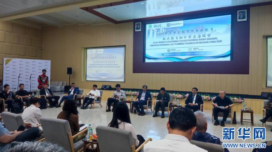 8月12日，印度尼西亞阿拉扎大學(xué)孔子學(xué)院舉辦“2025印尼中文教育與專業(yè)教育、職業(yè)教育融合發(fā)展座談會(huì)”。記者李富玉 攝