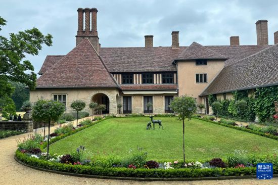 　　這是7月17日在德國勃蘭登堡州波茨坦拍攝的波茨坦會(huì)議舊址采西林霍夫?qū)m一角。新華社記者 黃燕 攝