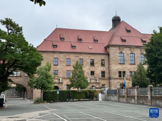 　　這是7月27日在德國紐倫堡市拍攝的紐倫堡審判大樓外景。新華社記者 黃燕 攝