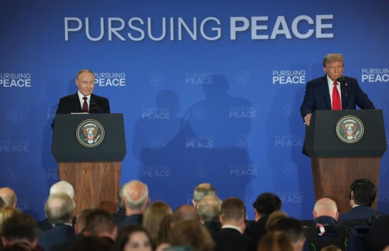 　　8月15日，美國總統(tǒng)特朗普（右）與俄羅斯總統(tǒng)普京在美國阿拉斯加州安克雷奇市埃爾門多夫-理查森聯(lián)合軍事基地舉行會晤后共同出席聯(lián)合記者會。新華社記者吳曉凌攝