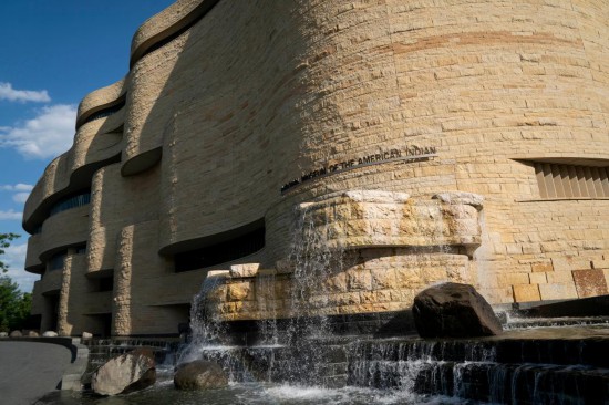 　　這是2022年5月17日在美國(guó)華盛頓拍攝的美國(guó)印第安人國(guó)家博物館。該博物館是此次審查的對(duì)象之一。新華社記者劉杰攝