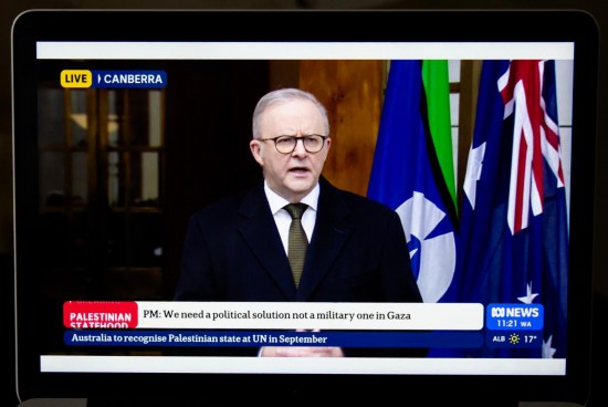 　　這是8月11日拍攝的澳大利亞總理阿爾巴尼斯在新聞發(fā)布會上講話的直播畫面。新華社記者馬平攝