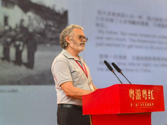 8月22日，戴維·克爾在位于東莞的廣東東江縱隊(duì)紀(jì)念館致辭。新華社發(fā)