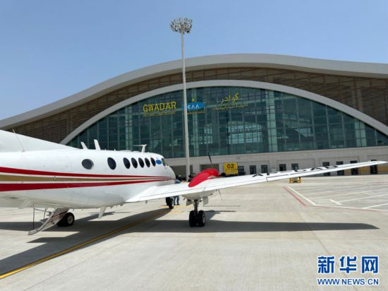 2024年6月4日，在位于巴基斯坦瓜達爾的瓜達爾新國際機場，進行校飛試驗的飛機成功著陸后停在停機坪上。新華社發(fā)（中國援巴基斯坦瓜達爾新國際機場項目管理組供圖）