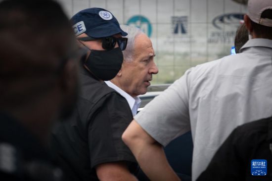 　9月8日，以色列總理內塔尼亞胡出現在耶路撒冷槍擊事件現場。新華社記者 陳君清 攝