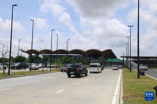 　　這是9月9日在柬埔寨干丹省拍攝的德崇國際機(jī)場外景。新華社發(fā)（索萬納拉攝）